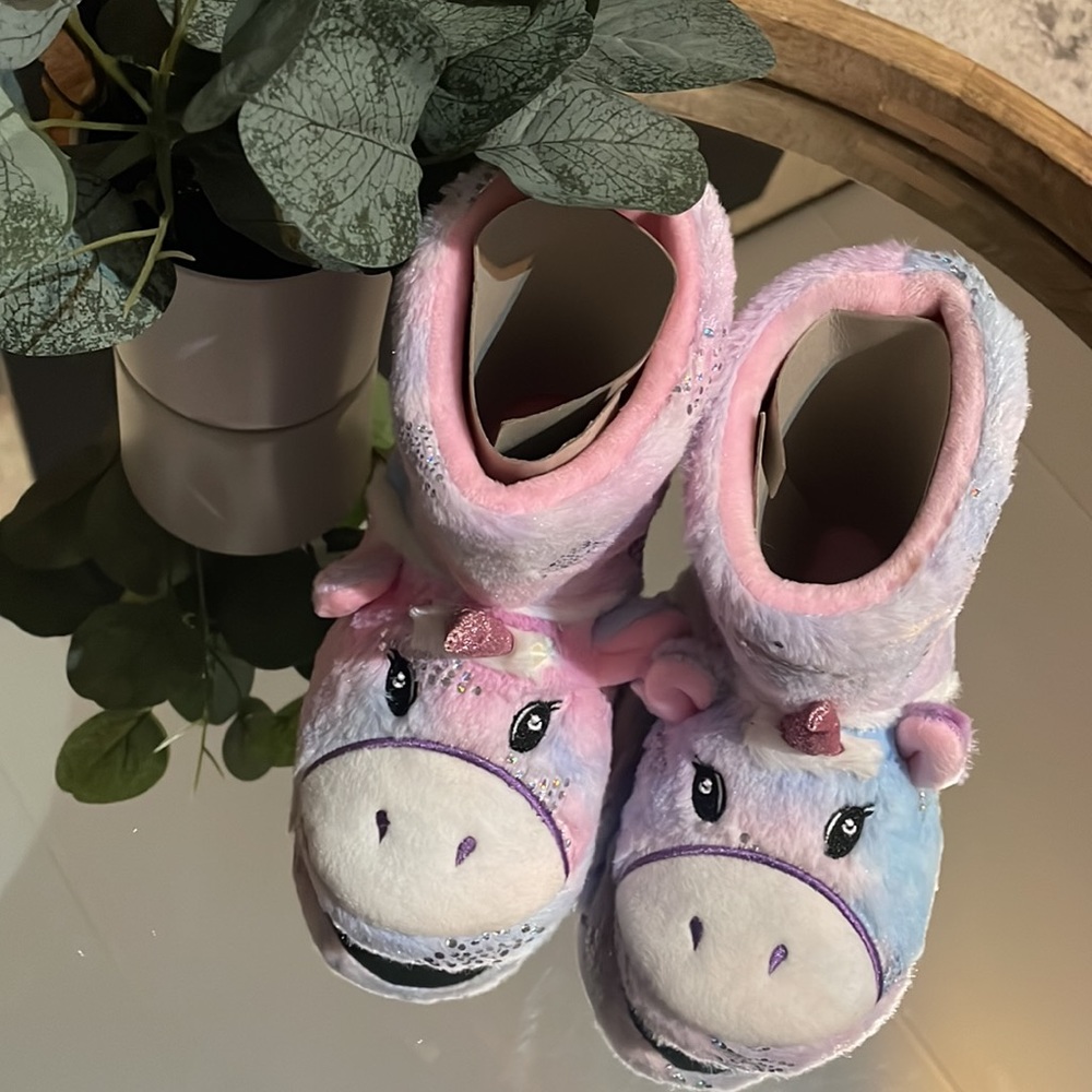 NWOT Totes Toasties Unicorn Girl Slippers